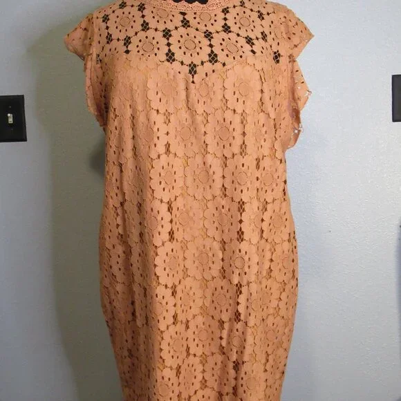 Lace Dress - Picture 3 of 7